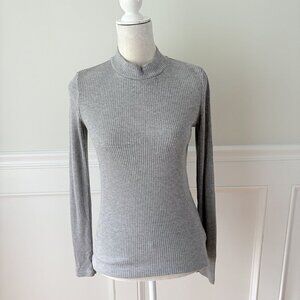 Uniqlo M Gray Mock Neck Ribbed Sweater Stretch Fabric Long Sleeves EUC